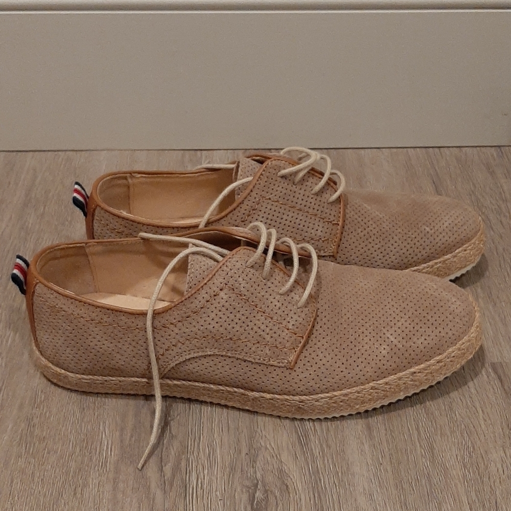 Shoes - Picture 4 of 5